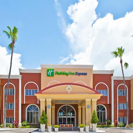 Holiday Inn Express Hotel Clearwater East - Icot Center By Ihg Пинеллас-Парк Экстерьер фото