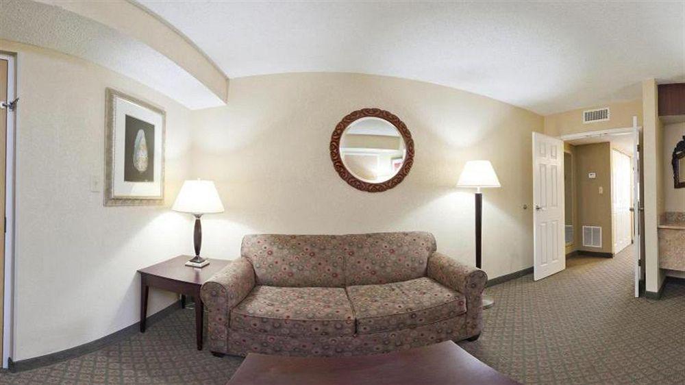 Holiday Inn Express Hotel Clearwater East - Icot Center By Ihg Пинеллас-Парк Экстерьер фото