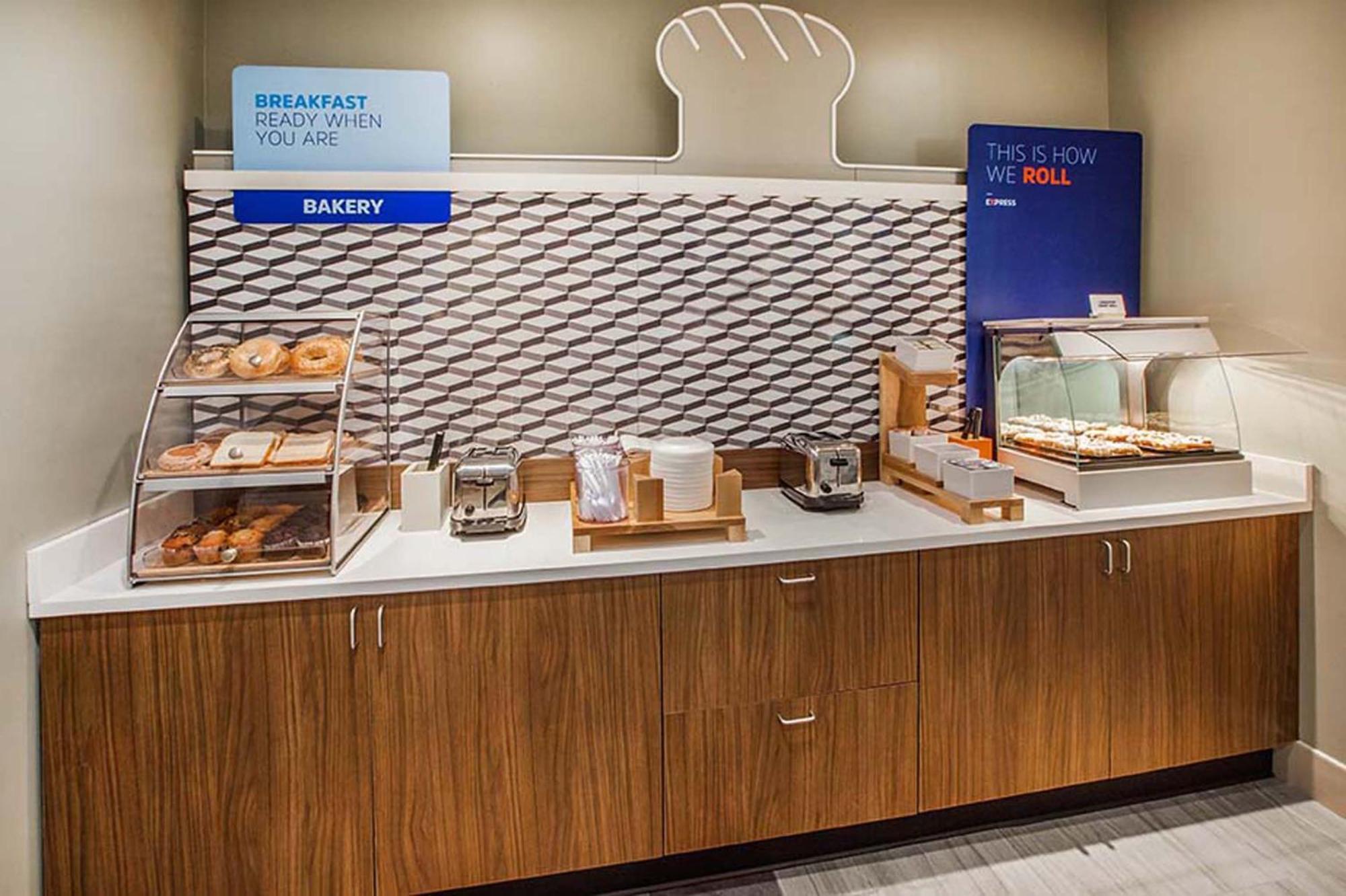 Holiday Inn Express Hotel Clearwater East - Icot Center By Ihg Пинеллас-Парк Экстерьер фото