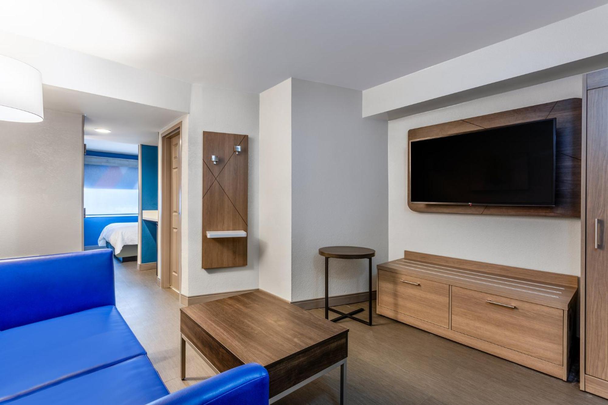 Holiday Inn Express Hotel Clearwater East - Icot Center By Ihg Пинеллас-Парк Экстерьер фото