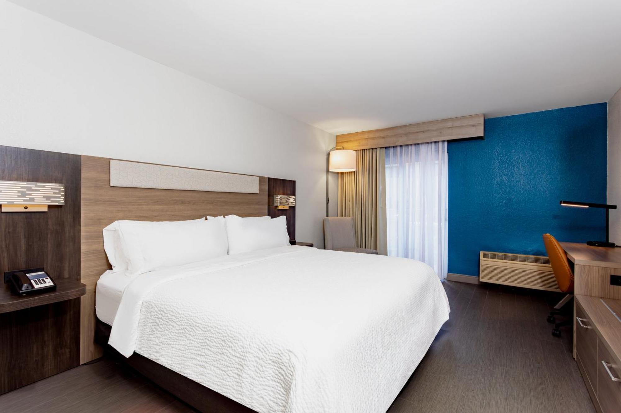 Holiday Inn Express Hotel Clearwater East - Icot Center By Ihg Пинеллас-Парк Экстерьер фото