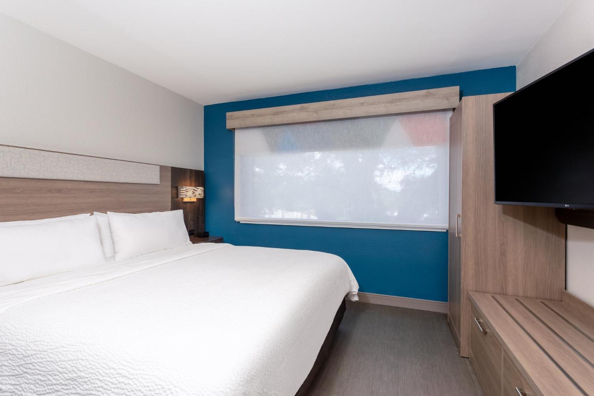 Holiday Inn Express Hotel Clearwater East - Icot Center By Ihg Пинеллас-Парк Экстерьер фото