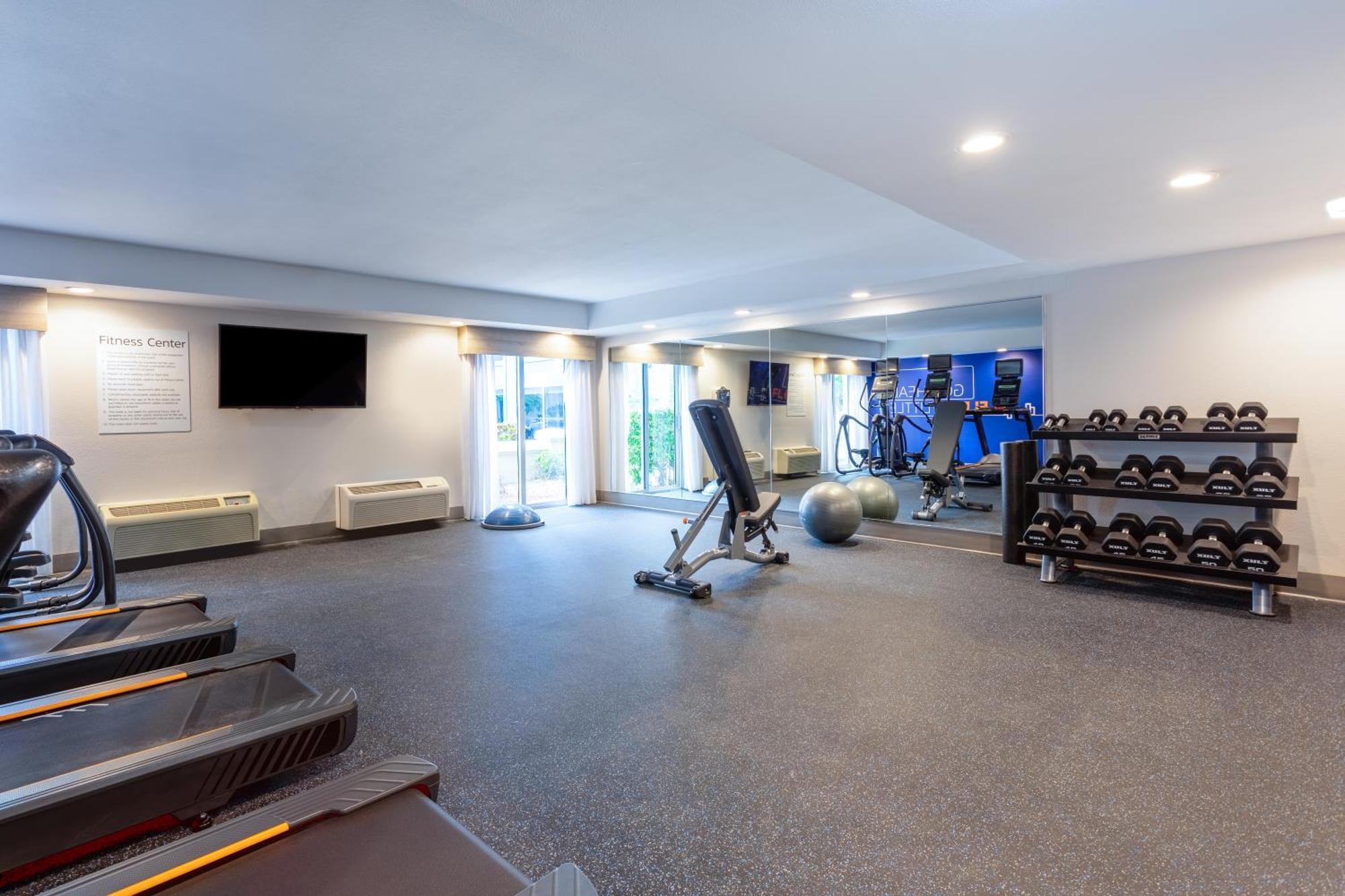 Holiday Inn Express Hotel Clearwater East - Icot Center By Ihg Пинеллас-Парк Экстерьер фото
