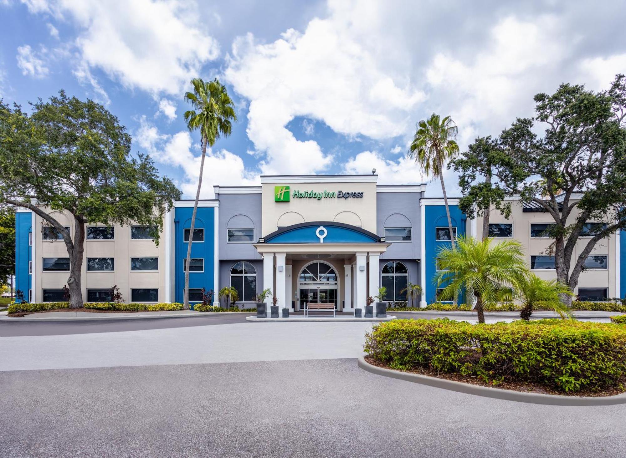 Holiday Inn Express Hotel Clearwater East - Icot Center By Ihg Пинеллас-Парк Экстерьер фото