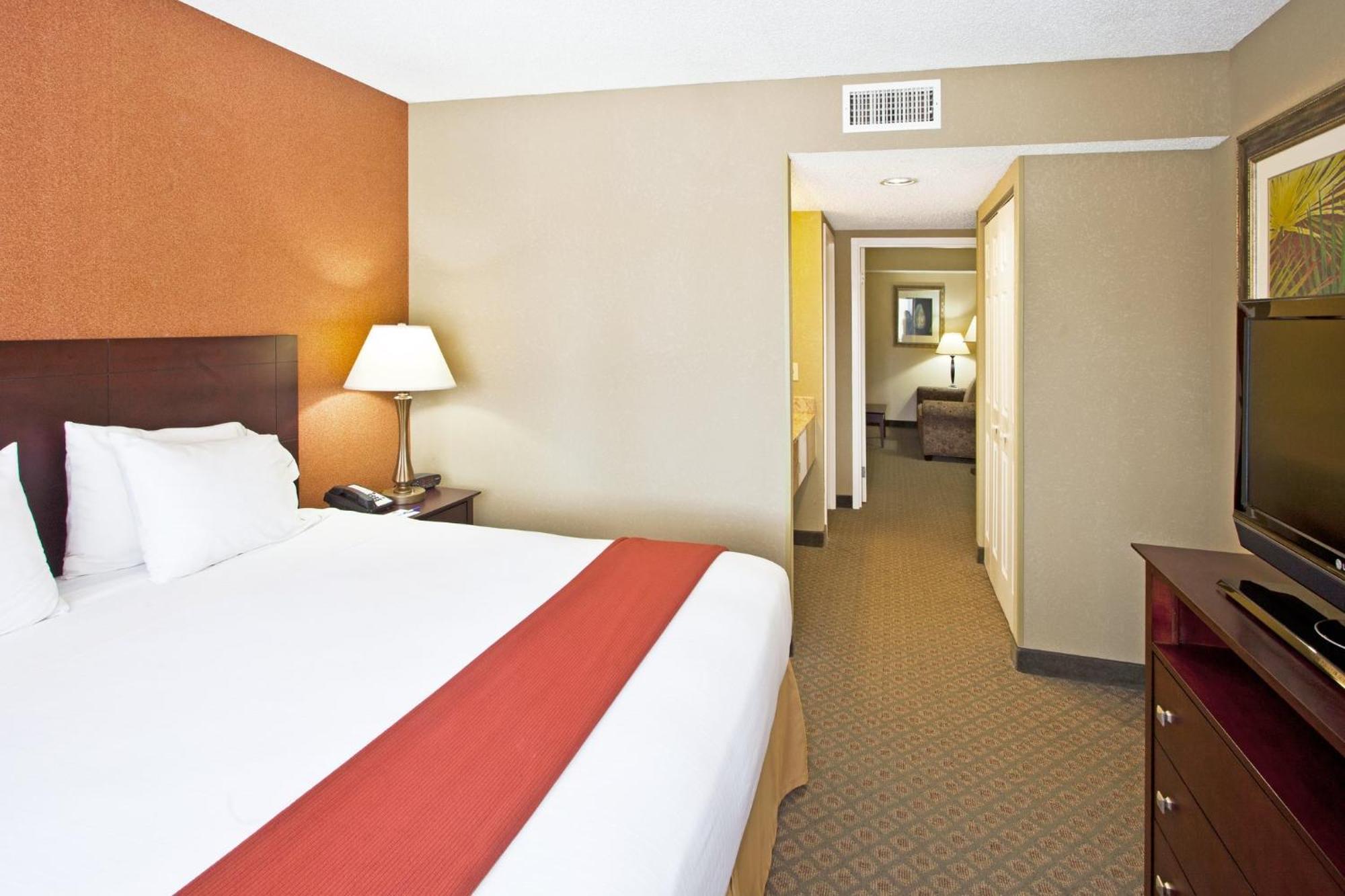 Holiday Inn Express Hotel Clearwater East - Icot Center By Ihg Пинеллас-Парк Экстерьер фото